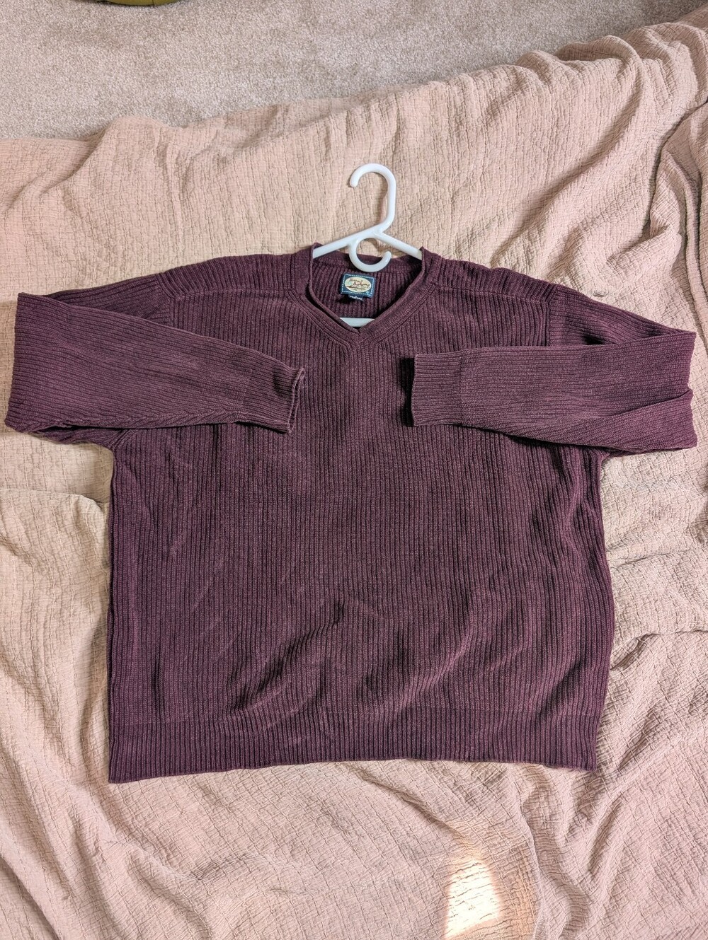 Tommy Bahama Men's V-Neck Ribbed Sweater in Plum